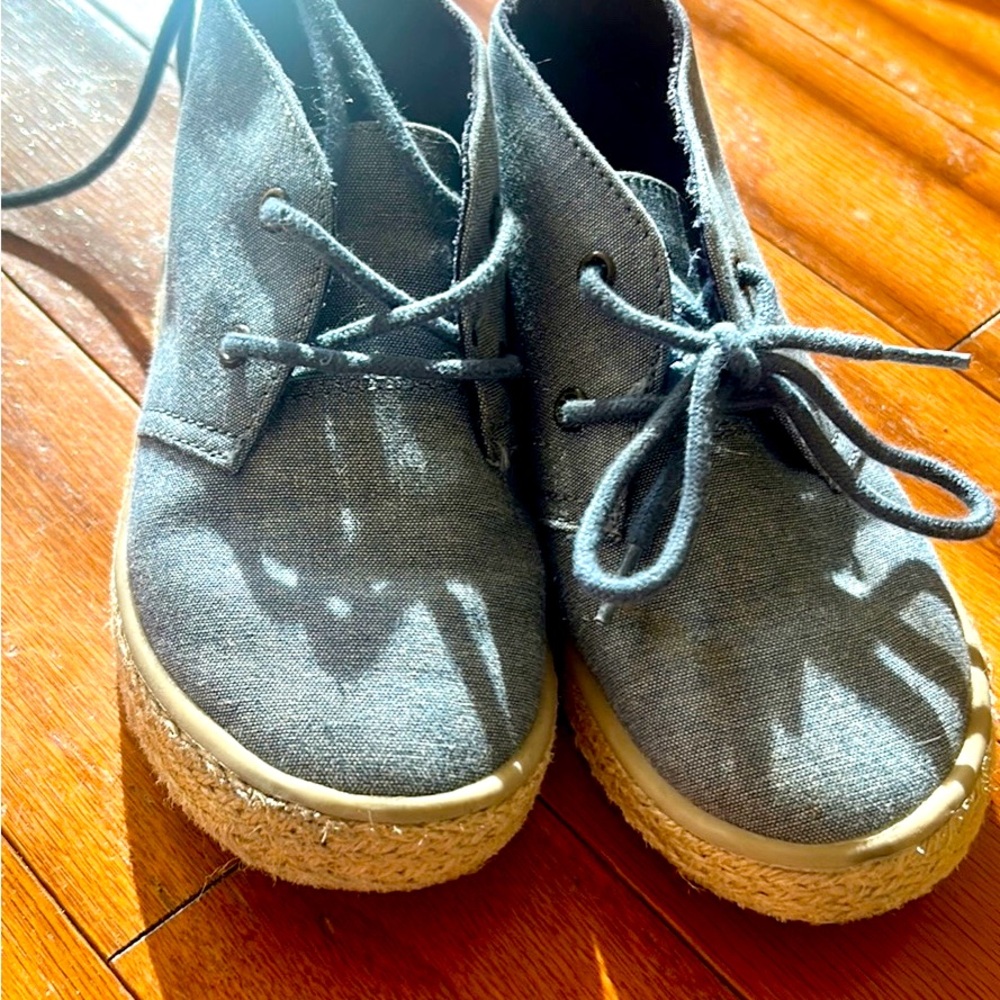 Boys Old Navy dress shoes in good condition